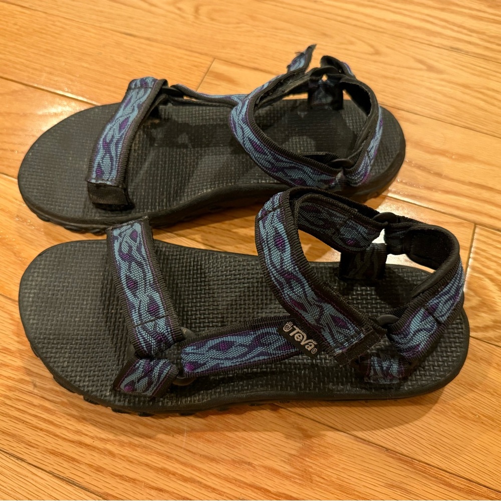 Teva hurricane sport sandals blue purple size 8